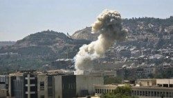 Bombardamento sul palazzo presidenziale di Damasco