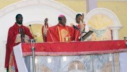 Bishop Dunia of Auchi celebrates Mass (archive photo courtesy of the Diocese of Auchi)