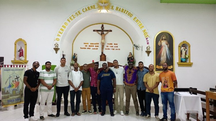 Grupo de seminaristas da diocese de Mindelo, Cabo Verde