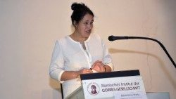 Tóth Krisztina vatikáni levéltári delegátus előad az Augustin Theiner konferencián 2023. október 28-án (Fotó: Römisches Institut der Görres-Gesellschaft)