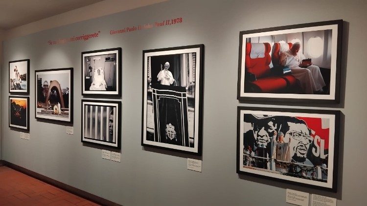 Wystawa pt. „Jan Paweł II. Człowiek, Papież, Święty w fotografiach Gianniego Giansantiego” w Zamku św. Anioła