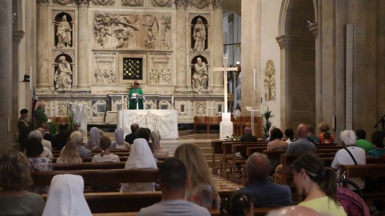 Msza w loretańskim Sanktuarium Świętego Domku (fot. polovers.it)