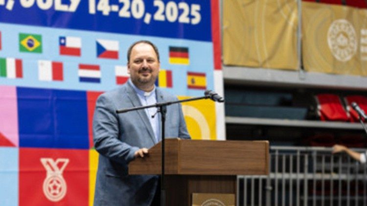 Török Csaba atya, a KIDS vezetője