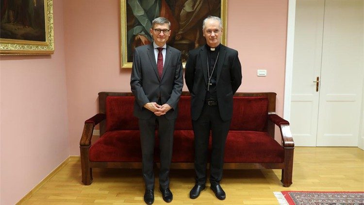 Zagrebački nadbiskup Dražen Kutleša i veleposlanik dr. Josef Markus Wuketich (Foto: TUZGN)