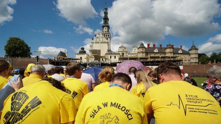 I ragazzi in preghiera