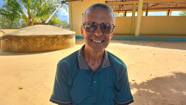 Padre Josemar da Silva, pároco da Paróquia São Paulo de Larde
