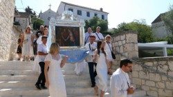 Povratak Gospine slike iz rogozničke župne crkve na poluotok Gradinu (Foto: Ivo Kronja)