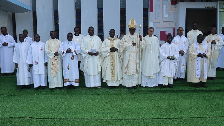 Ordenação do P. Abel Carlos, segundo Moçambicano Somasco, na Beira (Moçambique)