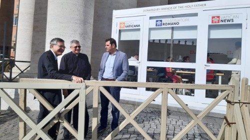 Leó pápa megköszönte a Vatikáni Rádió szolgálatát, üdvözölte az időseket és imát kért a békéért