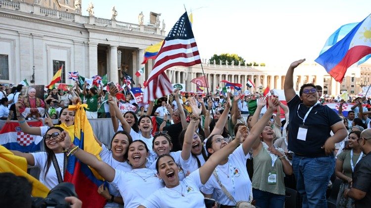 Uczestnicy Mszy św. rozpoczynającej Jubileusz Młodzieży (ks. Marek Weresa)