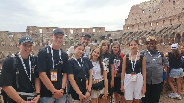 Karolina Mandak wraz z grupą pielgrzymów z Polski (archiwum Karoliny Mandak)