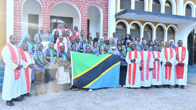 Maadhimisho ya Jubilei ya Vijana kuanzia tarehe 28 Julai hadi tarehe 3 Agosti 2025 yananogeshwa na kauli mbiu “Jubilei ya Mwaka 2025 Vijana Mahujaji wa Matumaini.” 