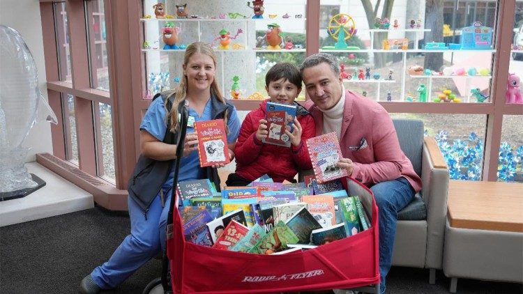 Kerri Baker, specialista dell'ospedale pediatrico Hasbro, Sebastian e suo padre Luciano.