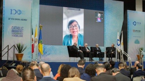 Mgr Gallagher: «Les universités catholiques sont des foyers de paix»
