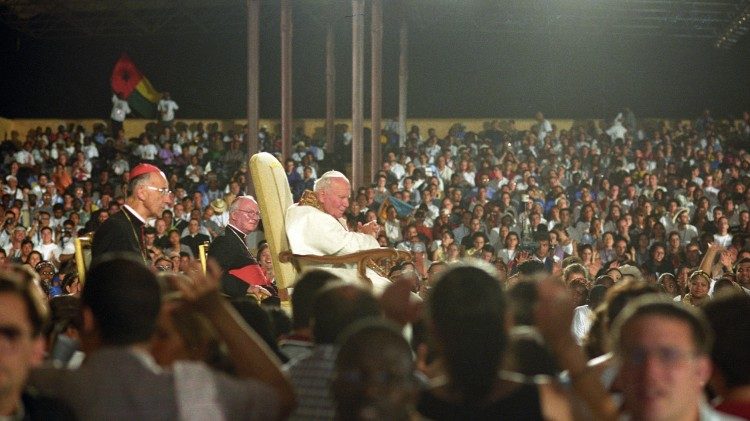 II. János Pál pápa a Tor Vergata-i imavirrasztáson 2000-ben