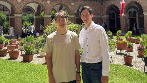 Samuel, a student, and Stefan (22) from Austria have traveled to Rome for the Youth Jubilee. Matthias Linus Möller (Austrian Bishops' Conference)