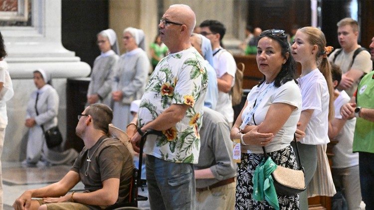 Polacy jak co tydzień licznie zgromadzili się na Mszy św.