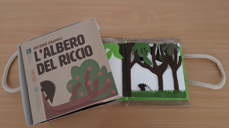 Il libro tattile realizzato dai detenuti di Turi, Bari