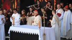 Kard. Konrad Krajewski przewodniczący Mszy św. w Casa Polonia