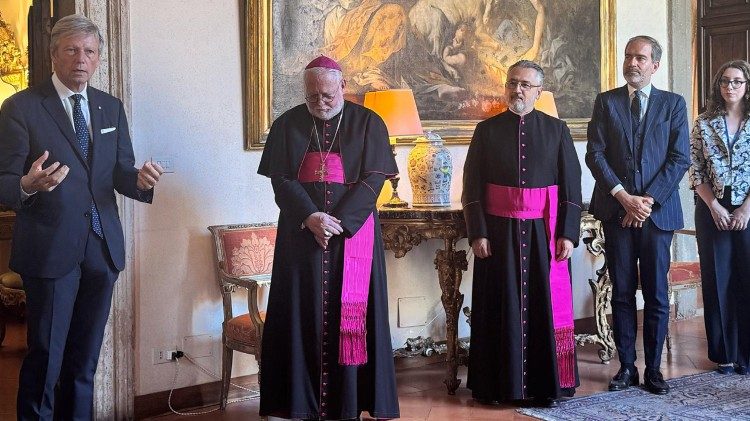 La ceremonia en el Palacio Borromeo