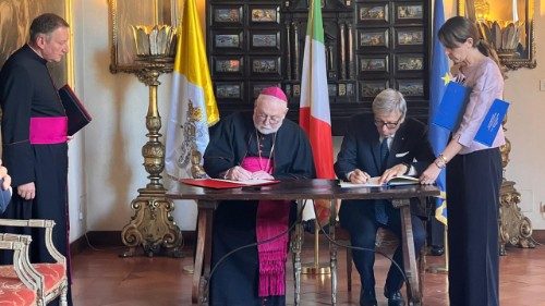 La firma a Palazzo Borromeo dell'Accordo tra Santa Sede e Italia per l'Impianto agrivoltaico a Santa Maria di Galeria