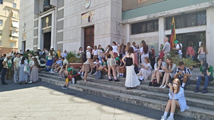 Jaunimas iš Lietuvos Romoje