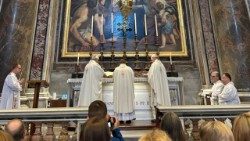 Msza św. przy grobie św. Jana Pawła II odprawiana jest w każdy czwartek o godz. 7.10