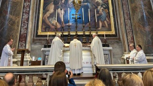 Polacy podczas czwartkowej Mszy modlili się za duszę Franciszka