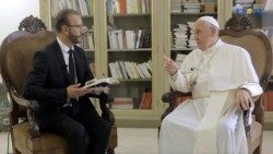 Францішак падчас інтэрв’ю тэлеканалу  “ESNE”