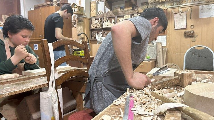 Holzwerkstatt für Jugendliche im Caritas-Zentrum von Tbilisi