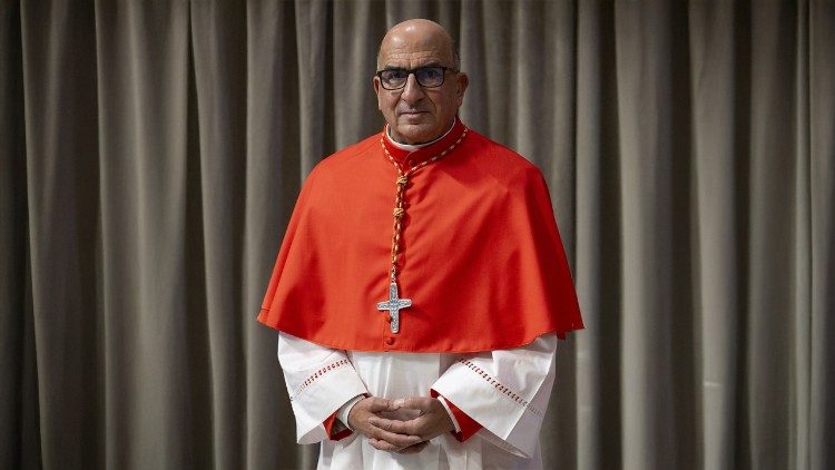 സന്ധ്യാഗൊ ദെ ചിലി അതിരൂപതയുടെ ആർച്ചുബിഷപ്പ് കർദ്ദിനാൾ ഫെർണാണ്ടൊ ഗാരിബ് ചൊമലീ