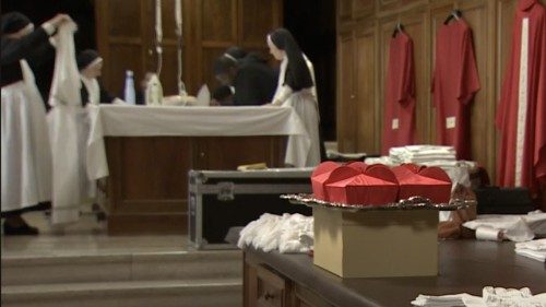 Tra pissidi, calici e paramenti: il lavoro degli agostiniani nella Sagrestia del Papa