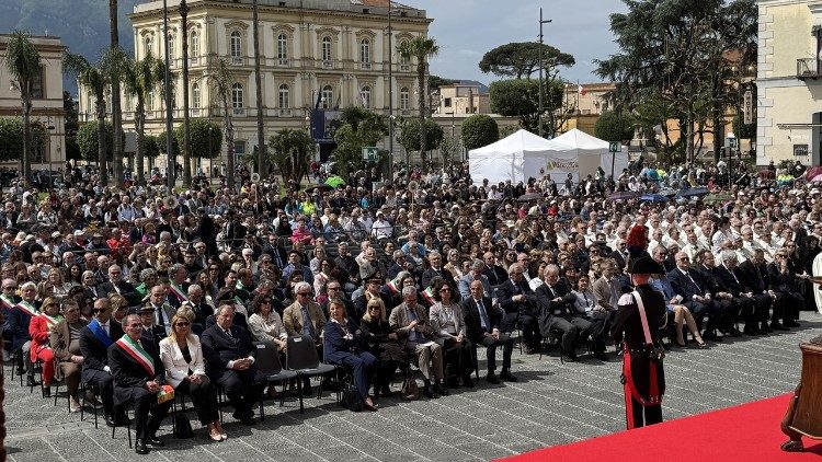 Misa katika Uwanja wa madhabahu ya Pompei