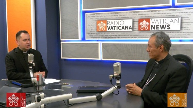 Mons. Lizardo Estrada en entrevista en Radio Vaticana 