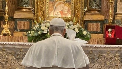 Pope visits Marian sanctuary outside Rome