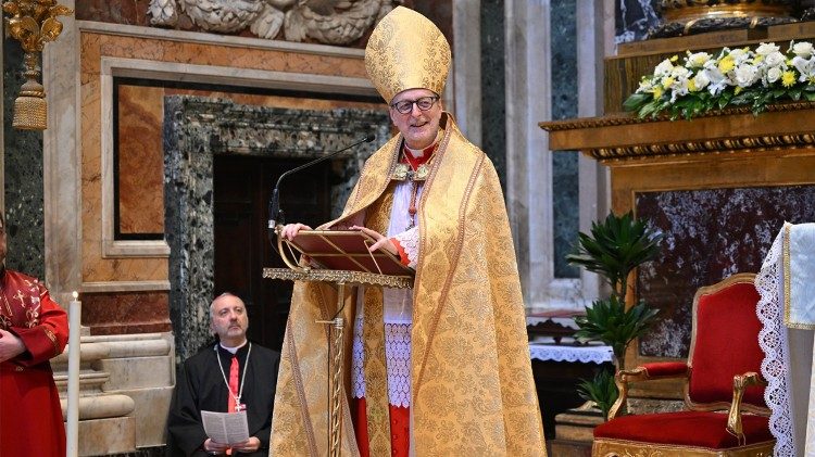 Le cardinal Claudio Gugerotti lors de la Divine Liturgie. 