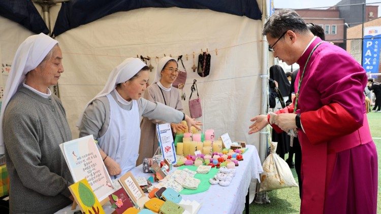 Religious sisters present handmade crafts and vocational materials at a booth during the “Hee Hee Hee” Youth Festival in Seoul. Photo: