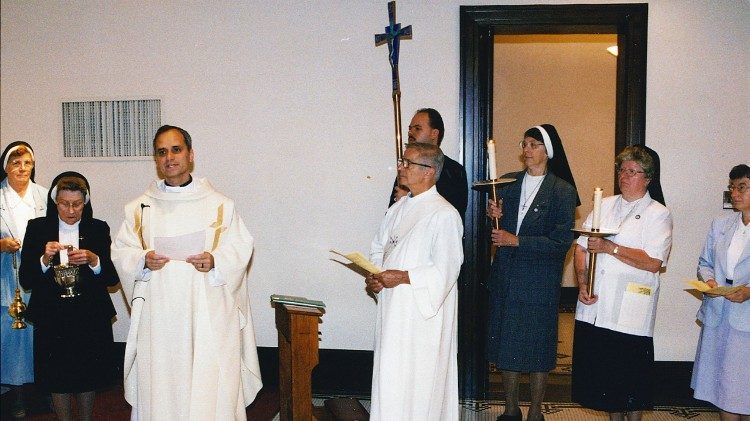 R. F. Prevostas OSA Šv. Kazimiero seserų vienuolyno koplyčioje  1999 m. rugpjūčio 28 d.