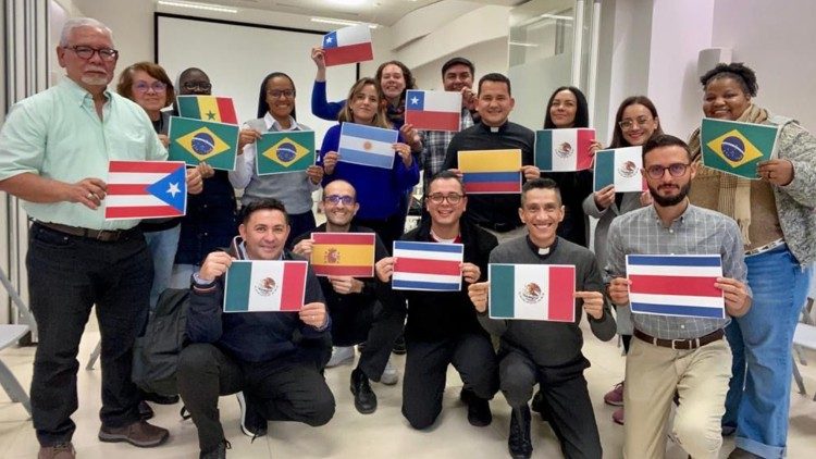 Participantes en el curso de protección de menores en la PUG