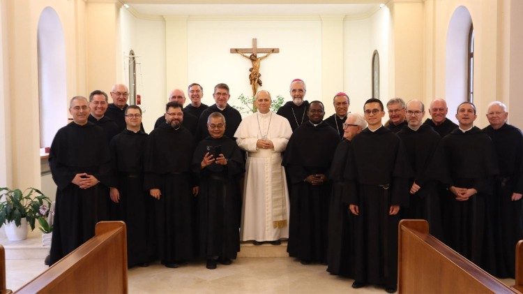 Le Pape Léon XIV et les augustins de la curie générale de l'ordre le 14 mai 2025