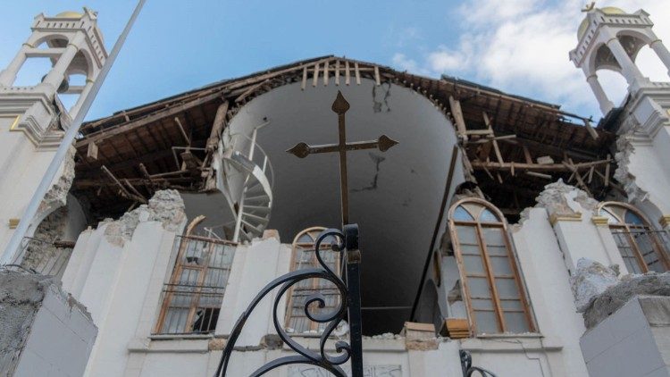 Igreja destruída em Mandalay