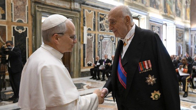 A diplomat&aacute;k a p&aacute;pa el&eacute; j&aacute;rulnak