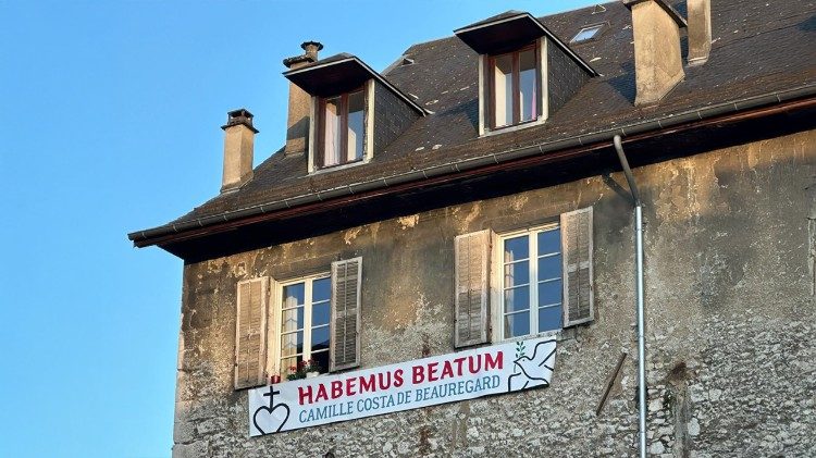 "¡Habemus beato!", rezaba uno de los carteles desplegados en la ciudad de Chambéry con motivo de este momento tan importante para la Iglesia local.