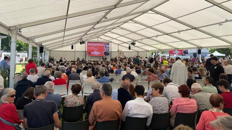 La retransmisión de la misa desde "Le Bocage".