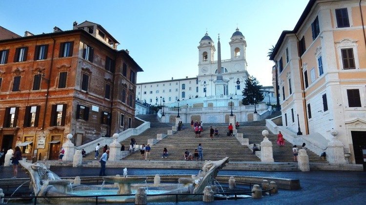 Die Kirche Trinità Dei Monti oberhalb der Spanischen Treppe