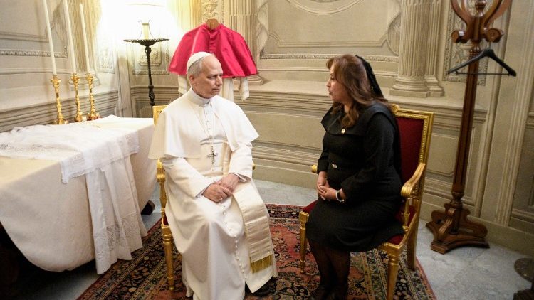 पेरु की राष्ट्रपति दीना बोलुआर्ते के साथ सन्त पापा लियो 14 वें  (प्रतीकात्मक तस्वीर)