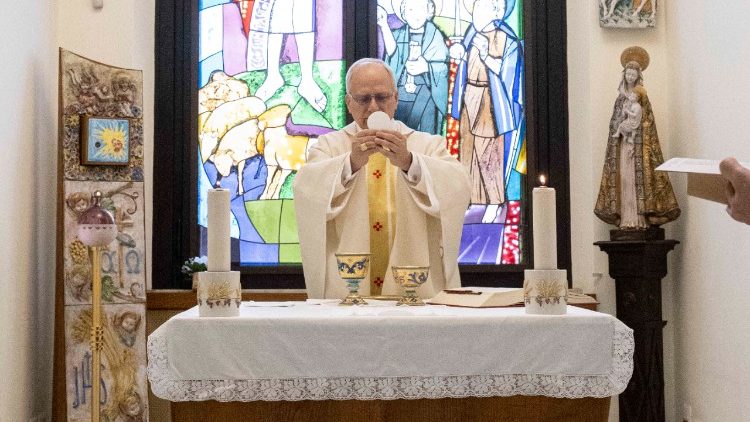 Image of Pope Leo celebrating Mass in the chapel of the Dicastery for Bishops