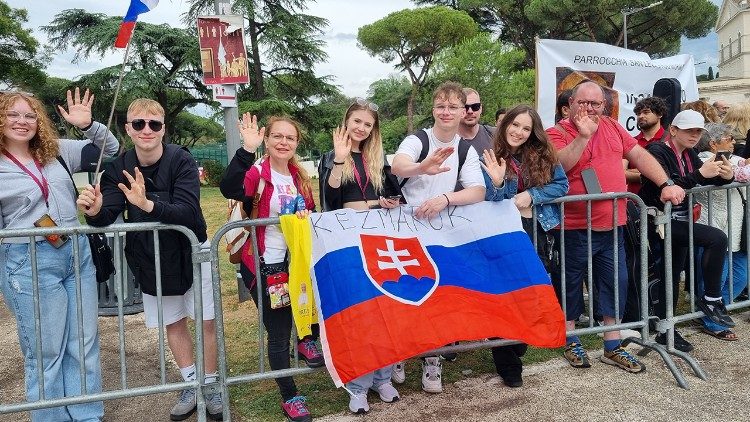 Schon sehr früh warteten einige Menschen an den Absperrungen