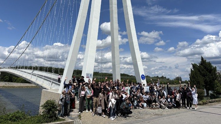 Korisnici Isusovačke službe za izbjeglice na izletu u Osijeku