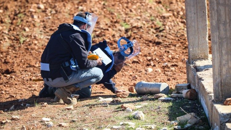 La limpieza de minas terrestres y otros restos explosivos de conflicto